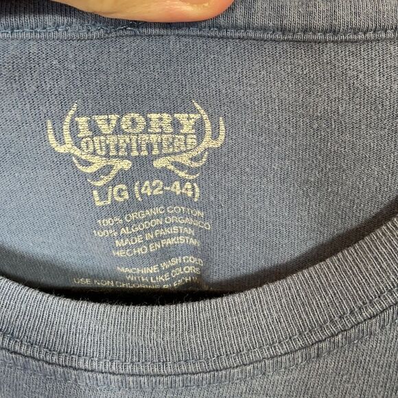 5Ā for $25š„Large (42-44) Ivory OutfittersāLongāSleeveāT-Shirt - Picture 2 of 4